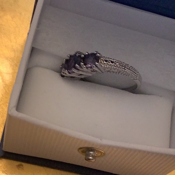 Ring three purple stones costume jewelry never worn silver tone (8) come… - Picture 8 of 12